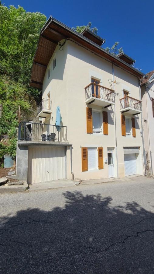 Joli Appartement Renove Avec Terrasse Brides-les-Bains Buitenkant foto